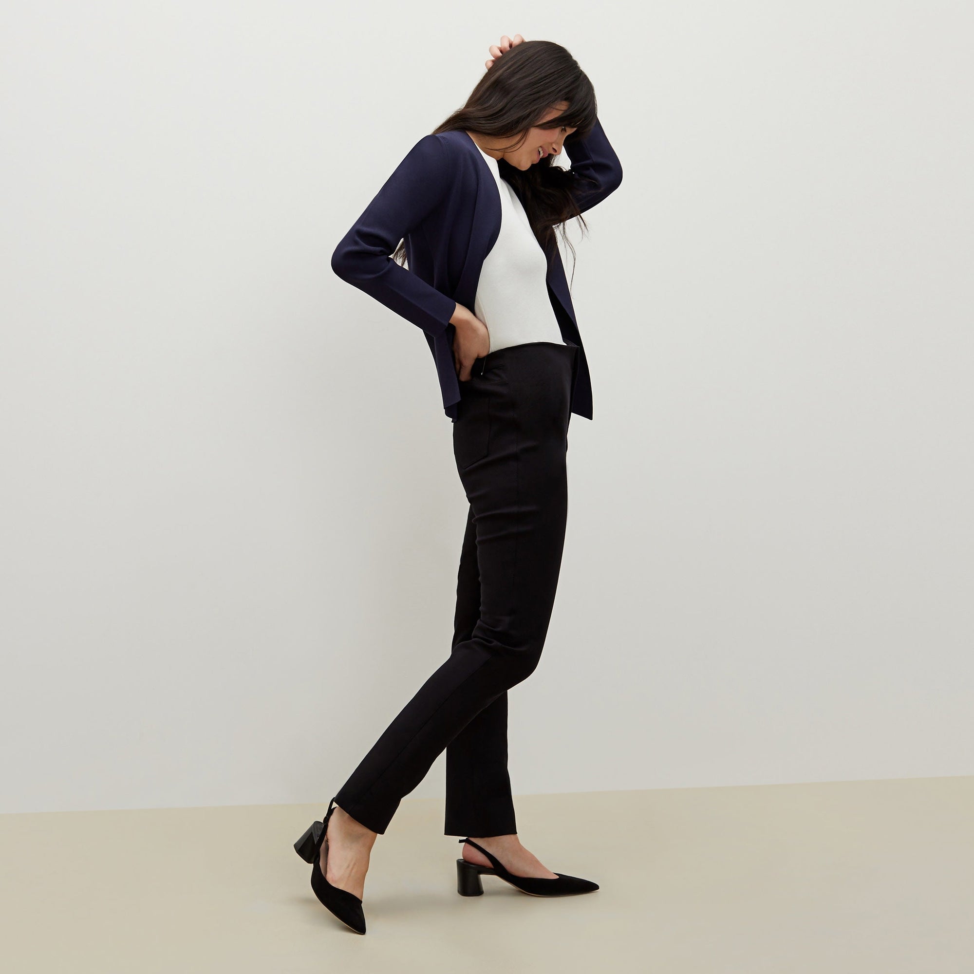 Side image of a woman standing wearing the Hockley pant easy cotton in Black | Exclude
