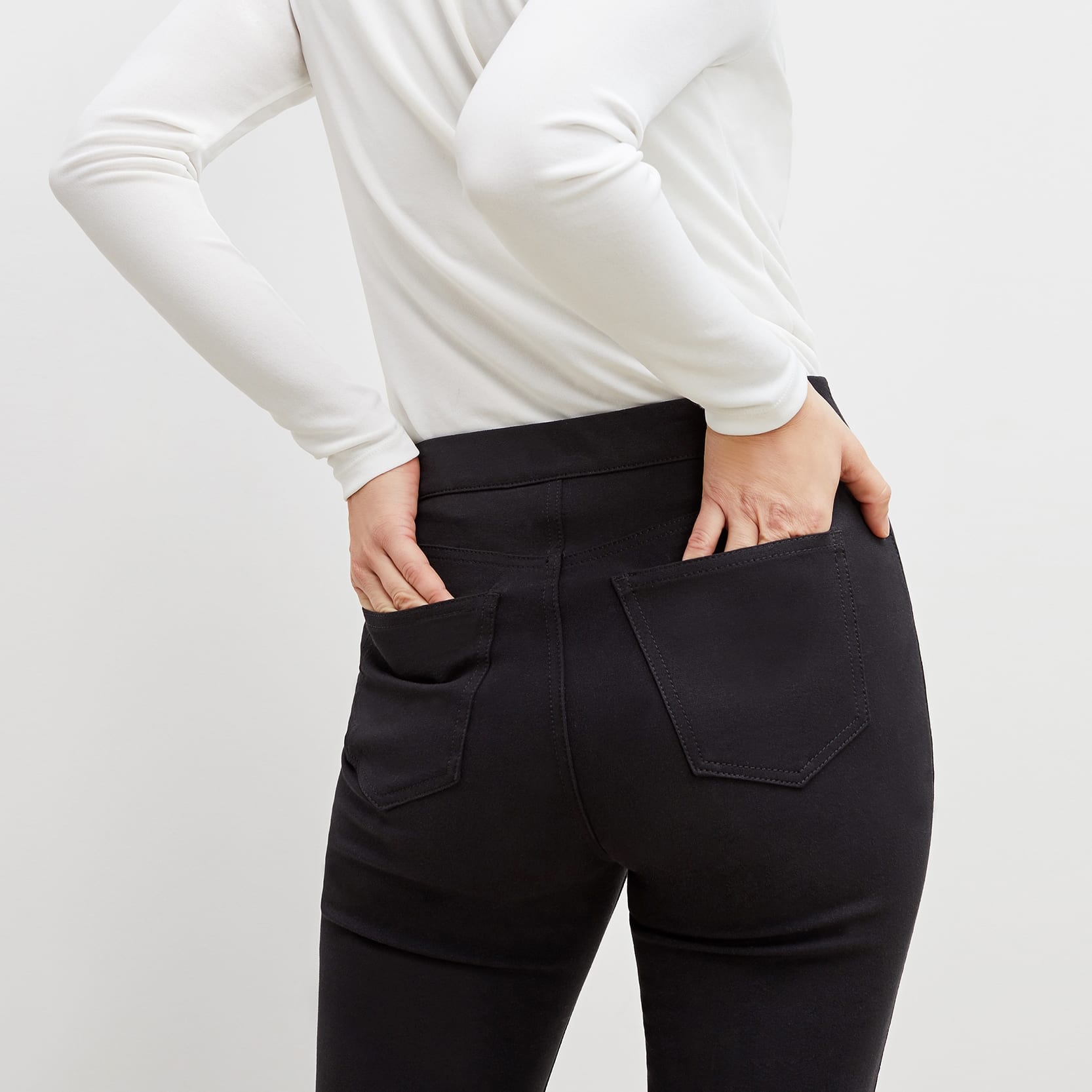 Detail back image of a woman standing wearing the Hockley pant easy cotton in Black | Exclude