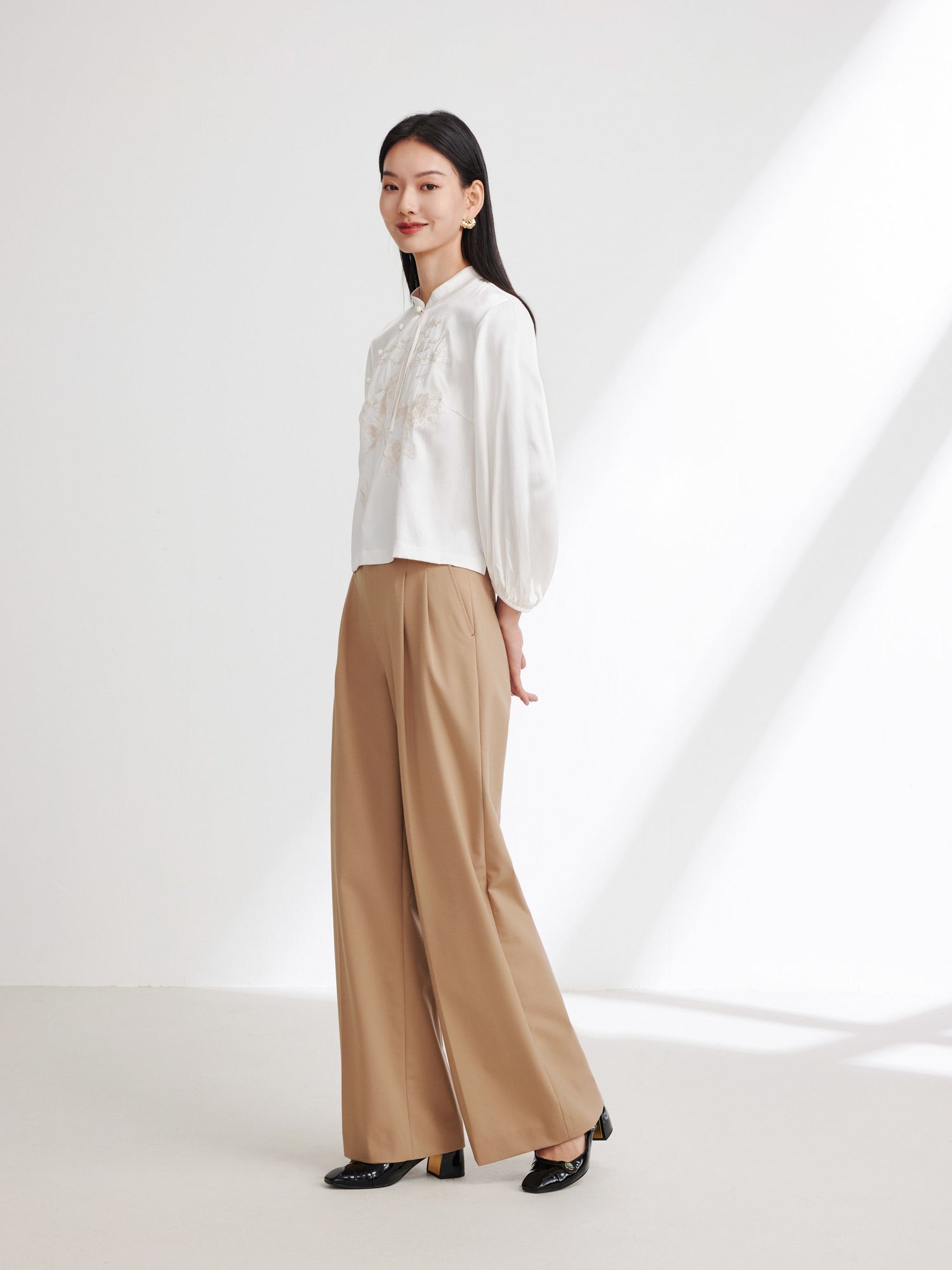 Neo-Chinese Silk Embroidered Stand Collar Shirt | White