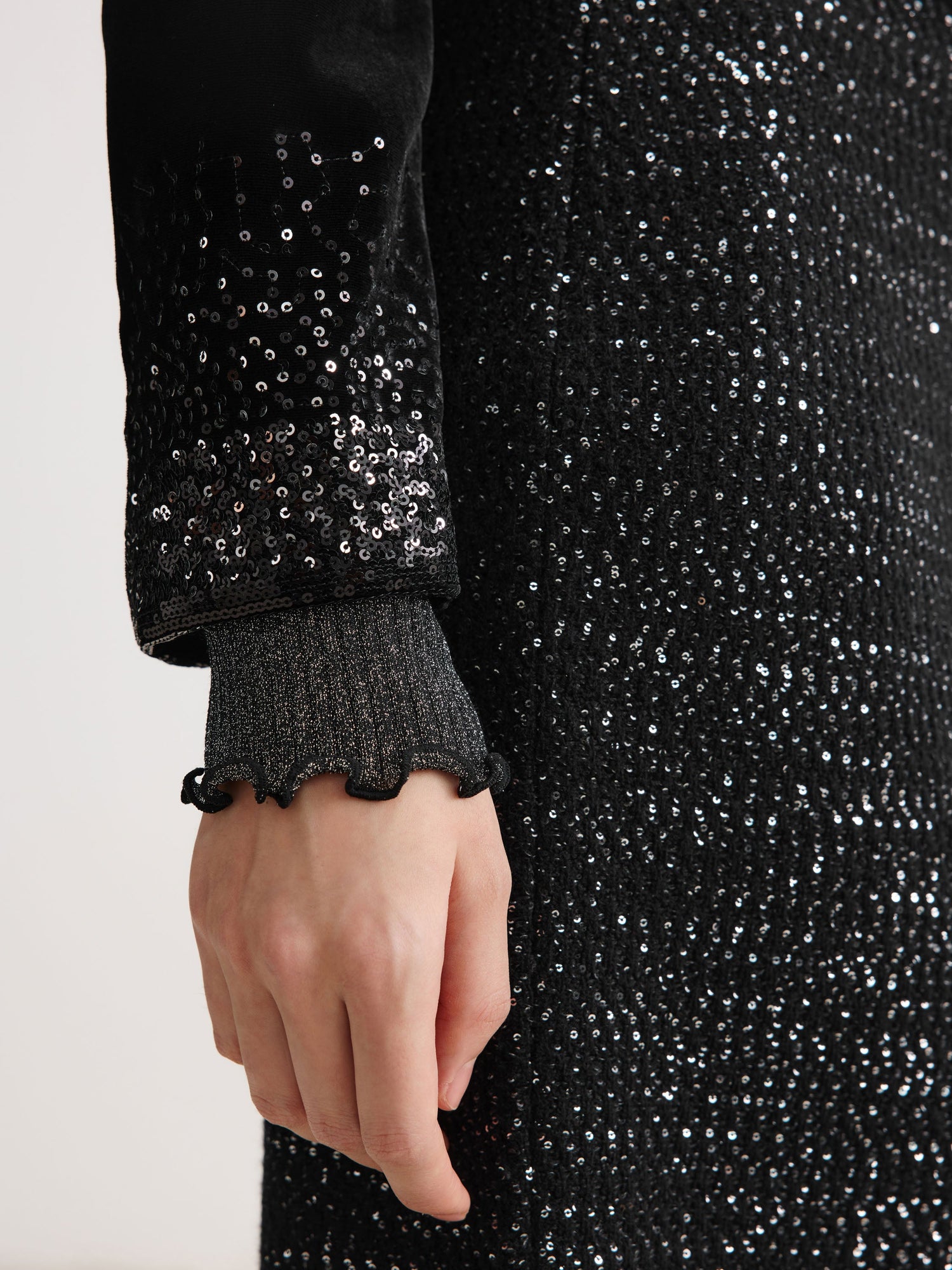 Button Closure Velvet Cropped Blazer | Black