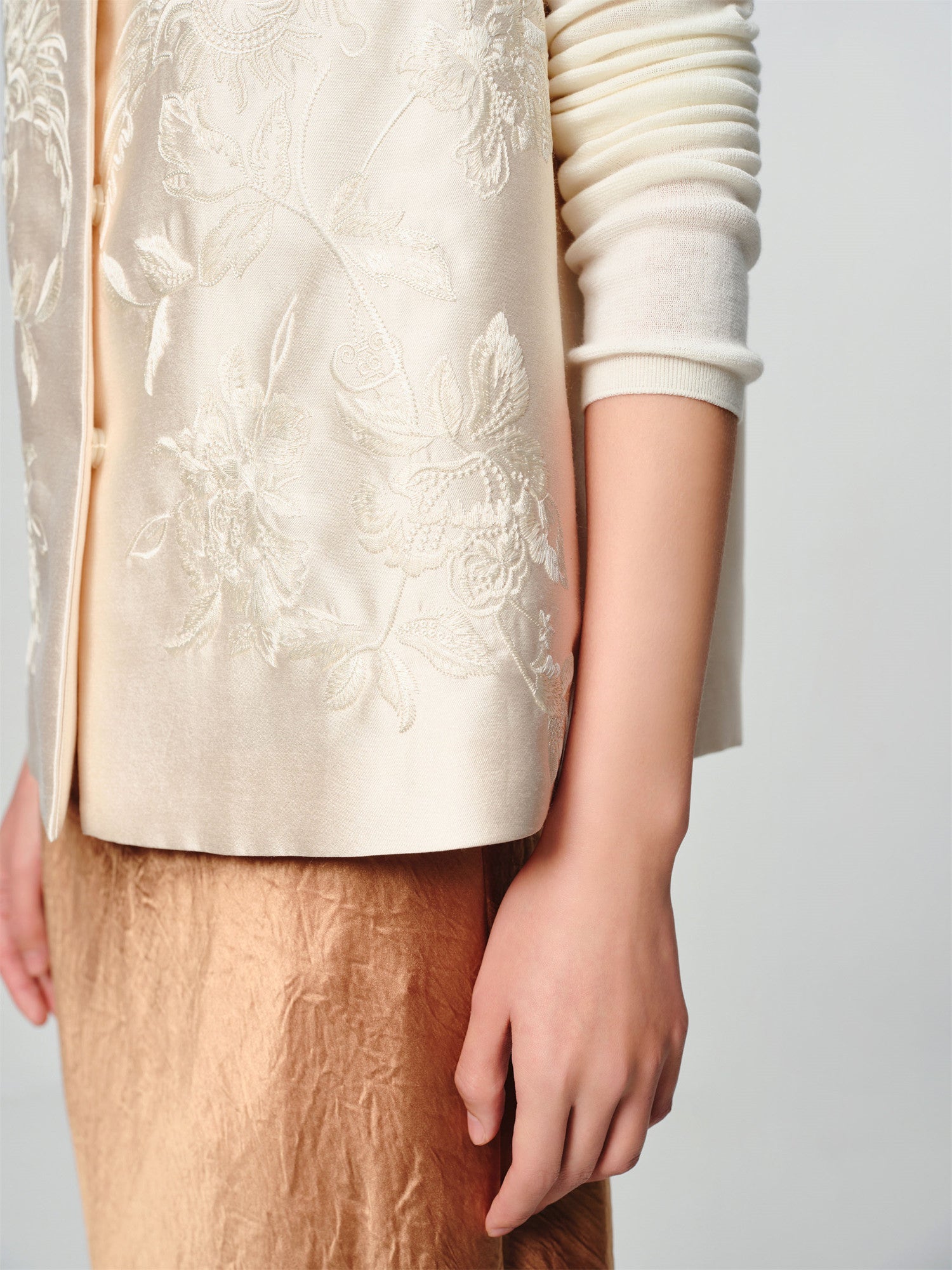 Phoenix Wears Peony Heavy Embroidered Vest Jacket | White