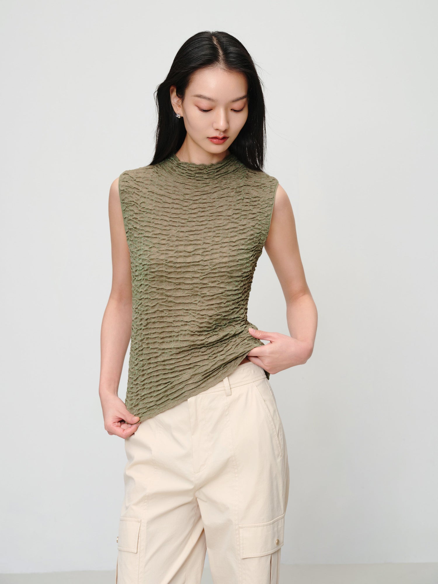 Slim-Fit Turtleneck Sleeveless Base Layer Top | Green