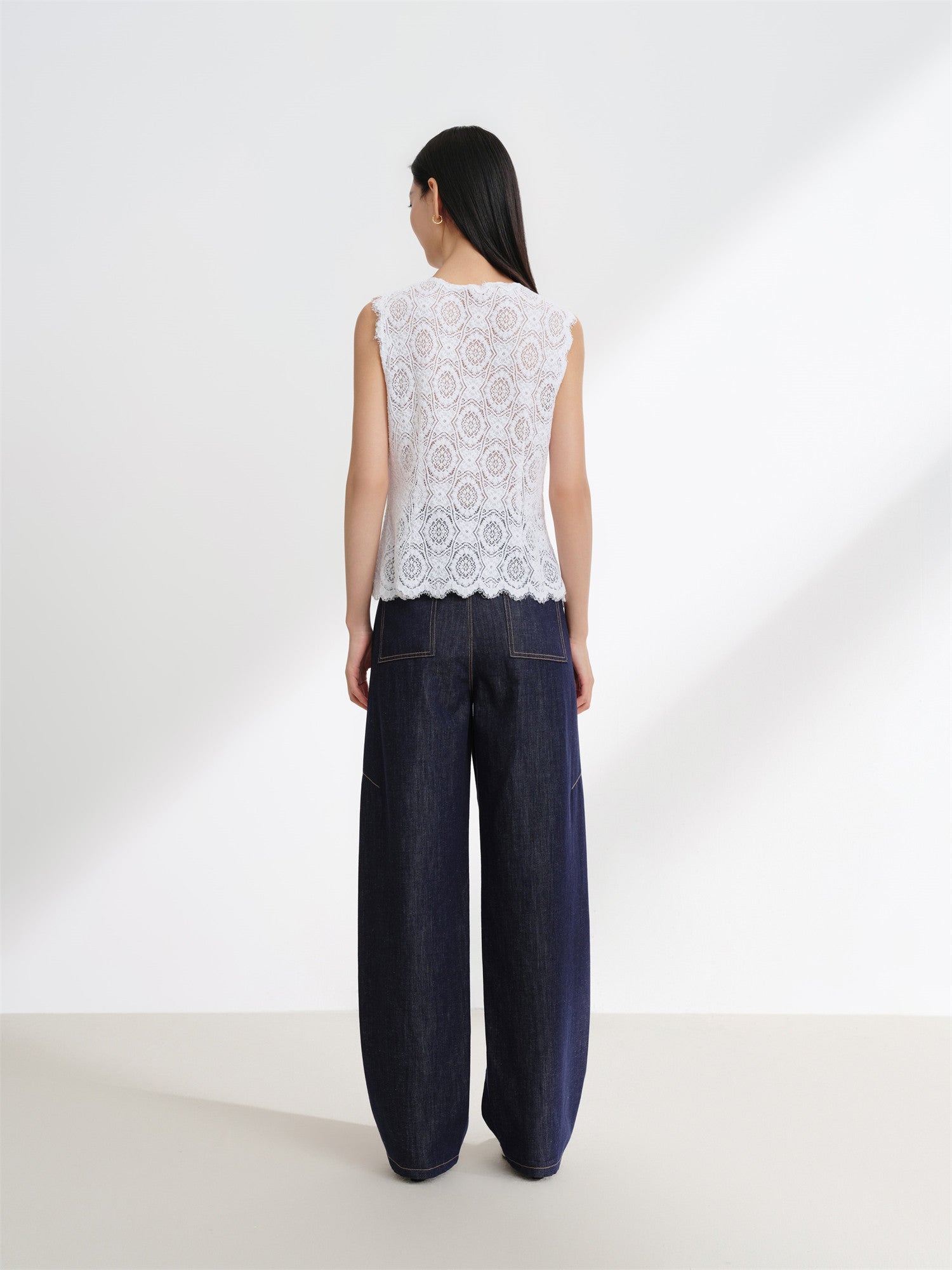 Straight-Cut Lace Vest | White
