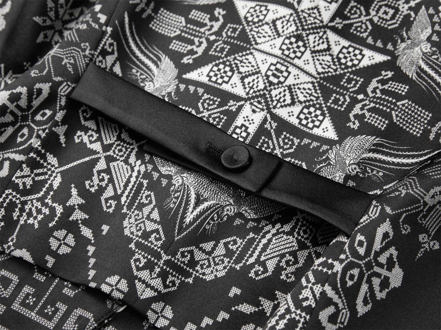 Chinese-style Embroidered Vest | Black