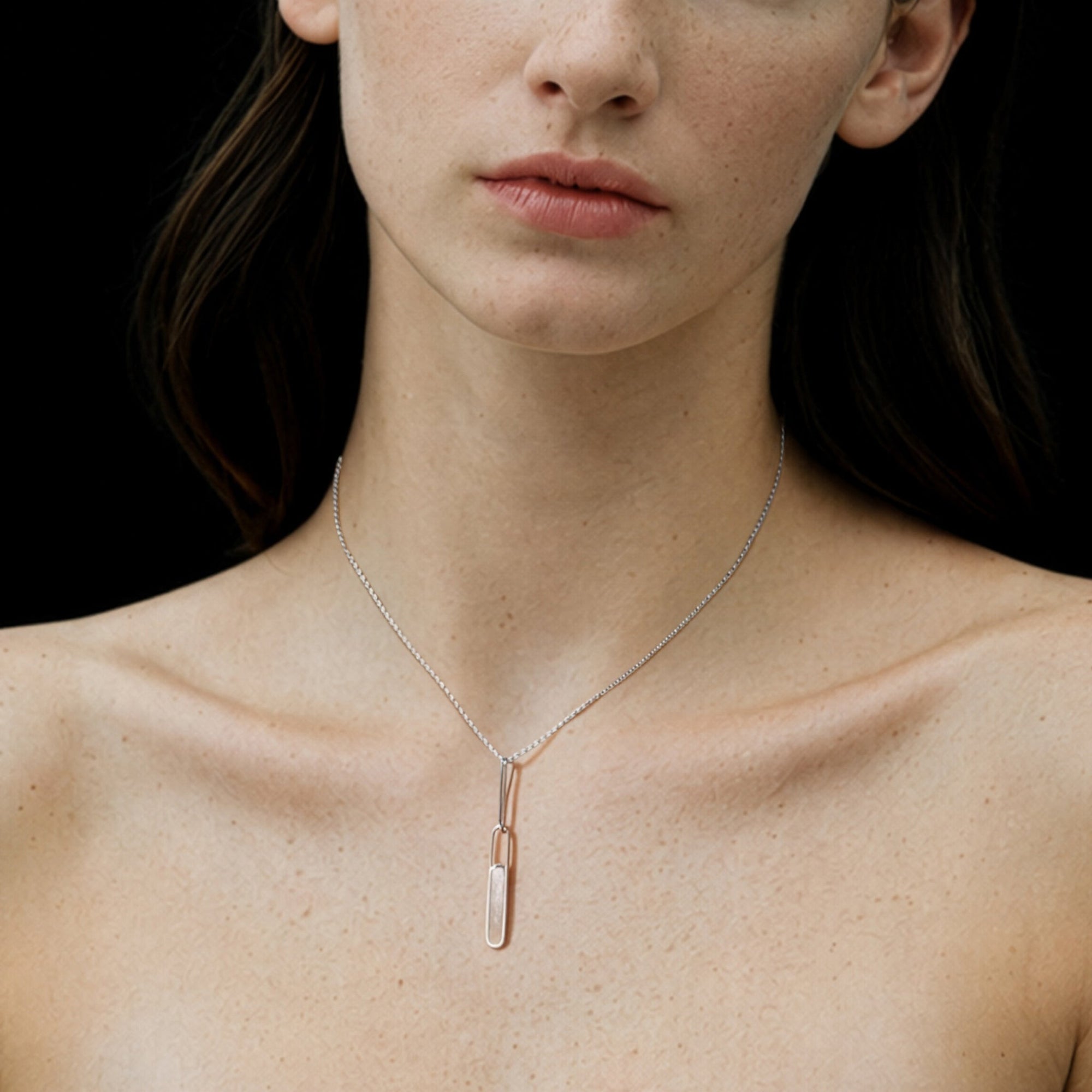 Reen Necklace | Sterling Silver | Mother of Pearl