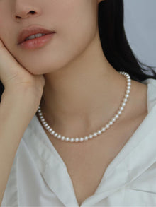 Julie Cho Choker Necklace | 14K Gold on Brass | Mother of Pearls
