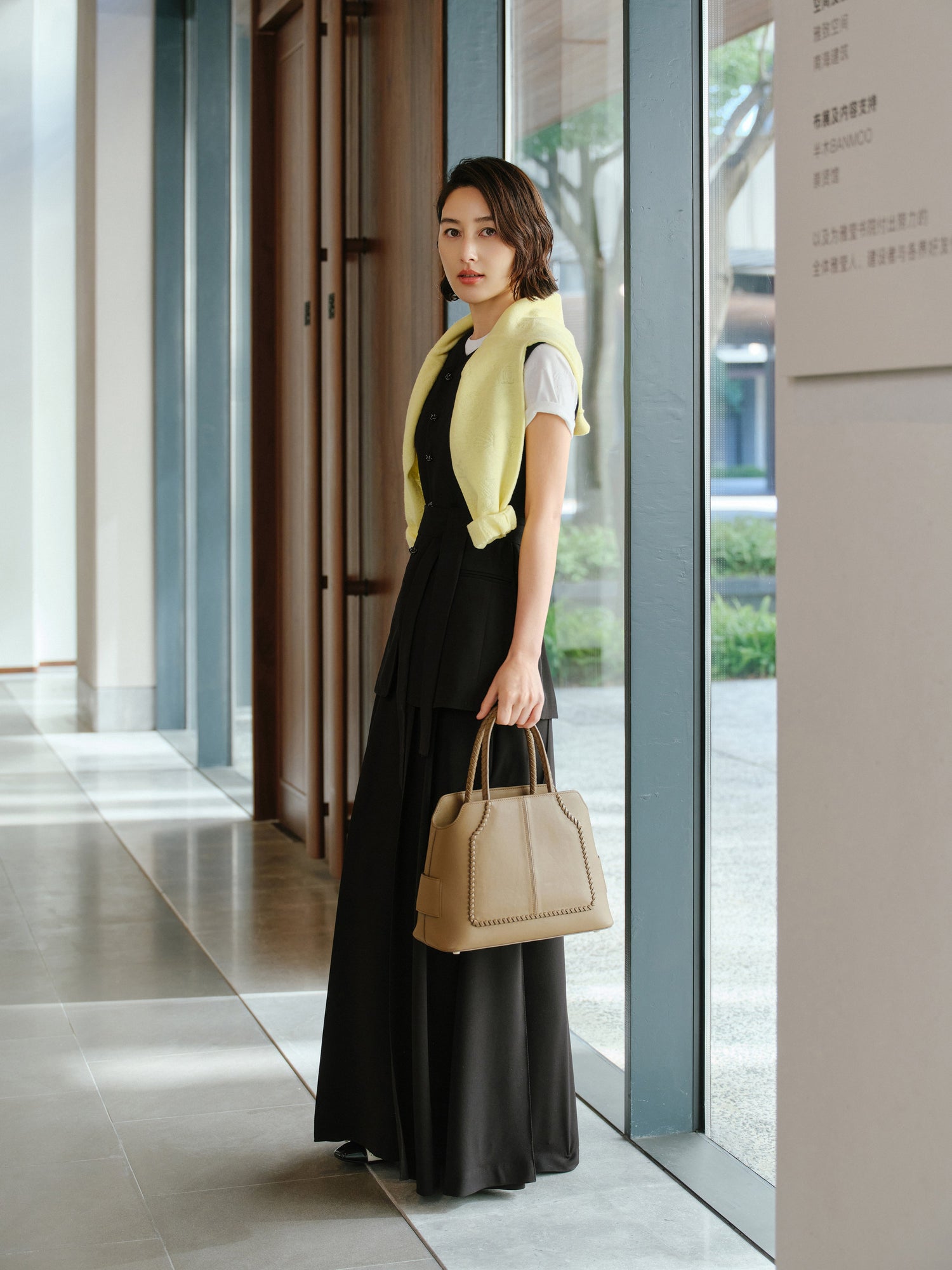 Triacetate Collarless Waist-Defining Vest | Black