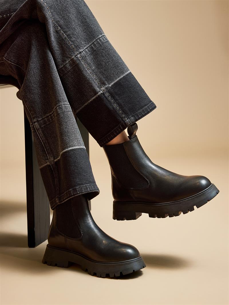 Slip-On Chelsea Boots Minimalist Solid Color | Black