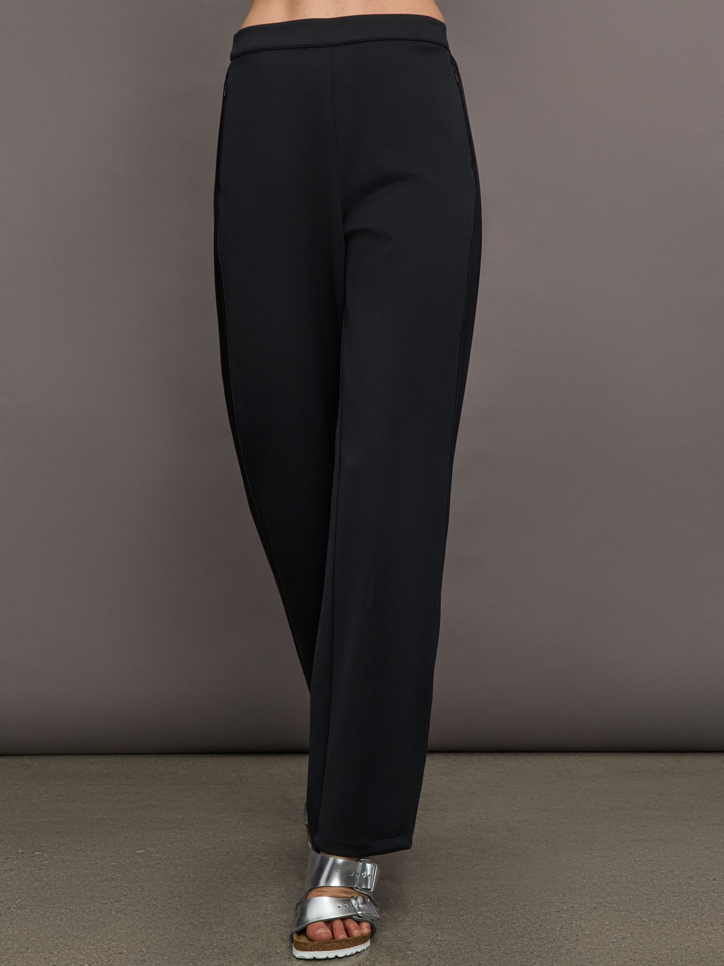 Model wears black wide leg pants with an elastic waistband. 