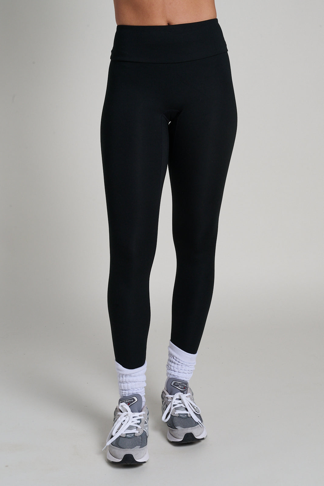 Fabletics | Booty Scrunch Pureluxe V-Back Legging | Black