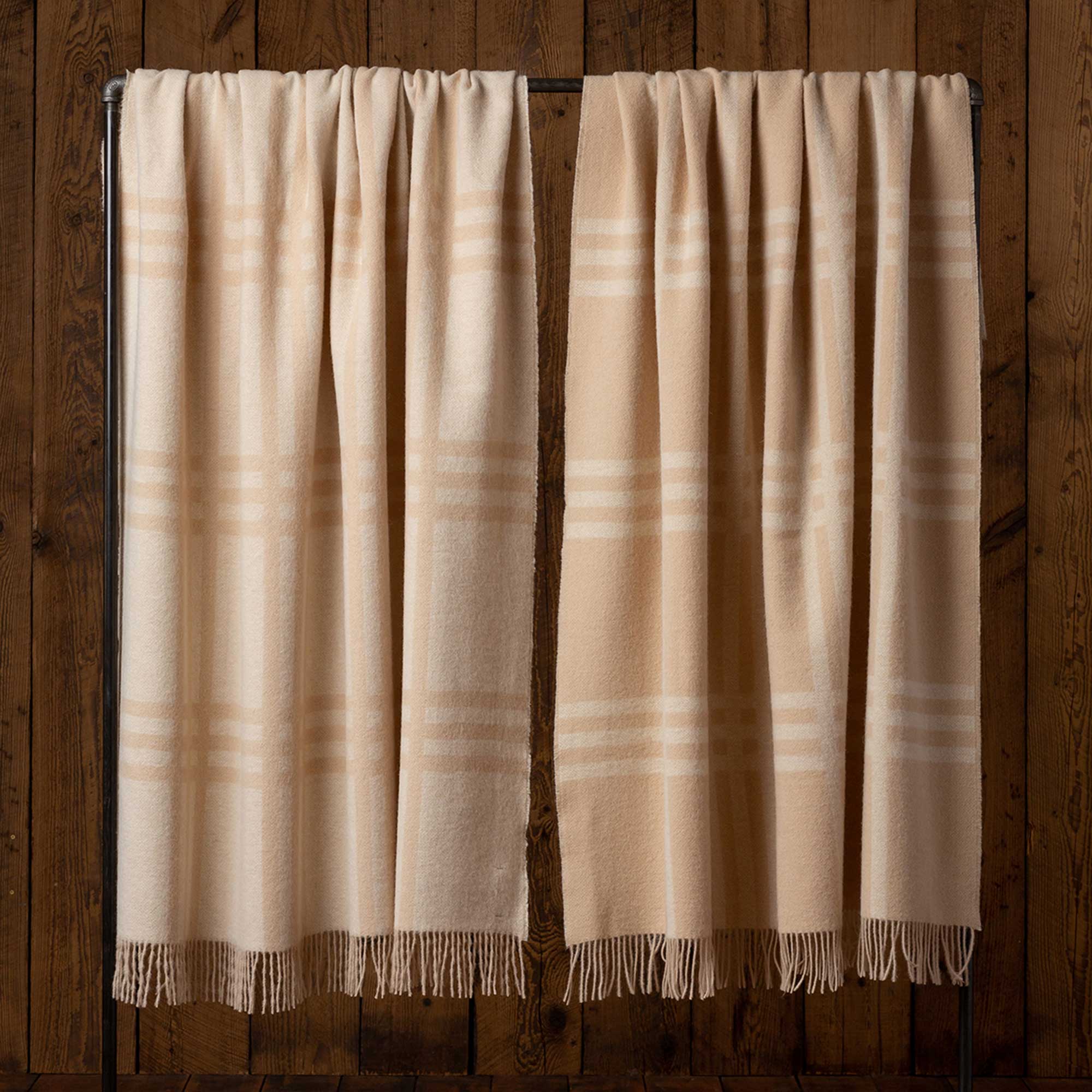 Boulder Throw | Ivory/Beige