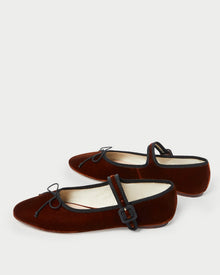 Color: Sienna/Black