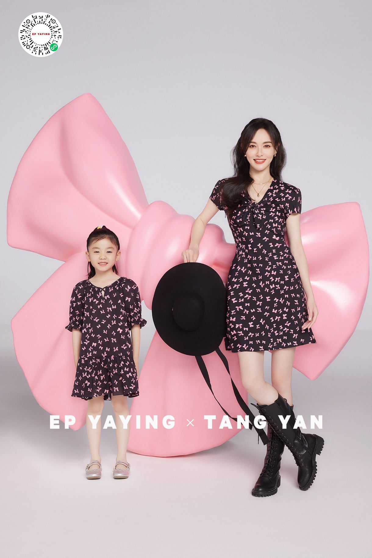 Round Neck A-line Dress | Black