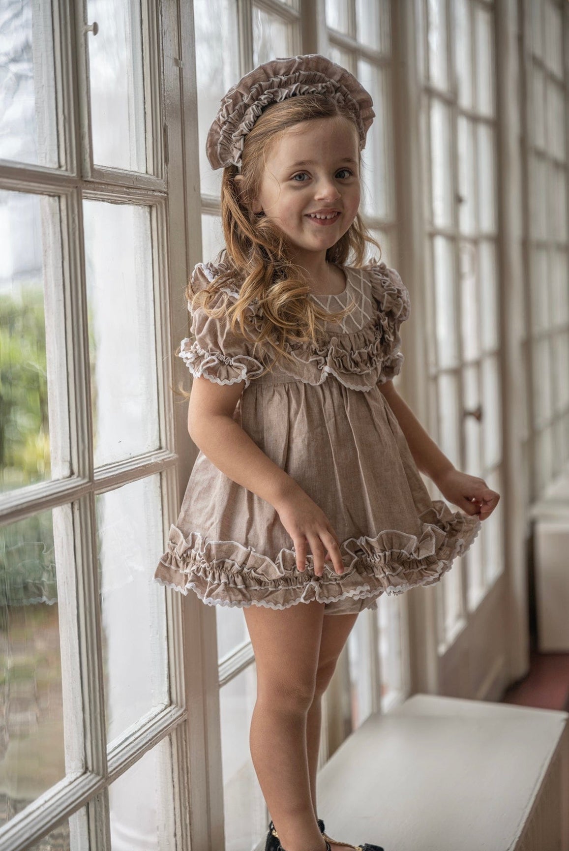 Girl | Ashlyn Vintage Ruffle Headband | Beige