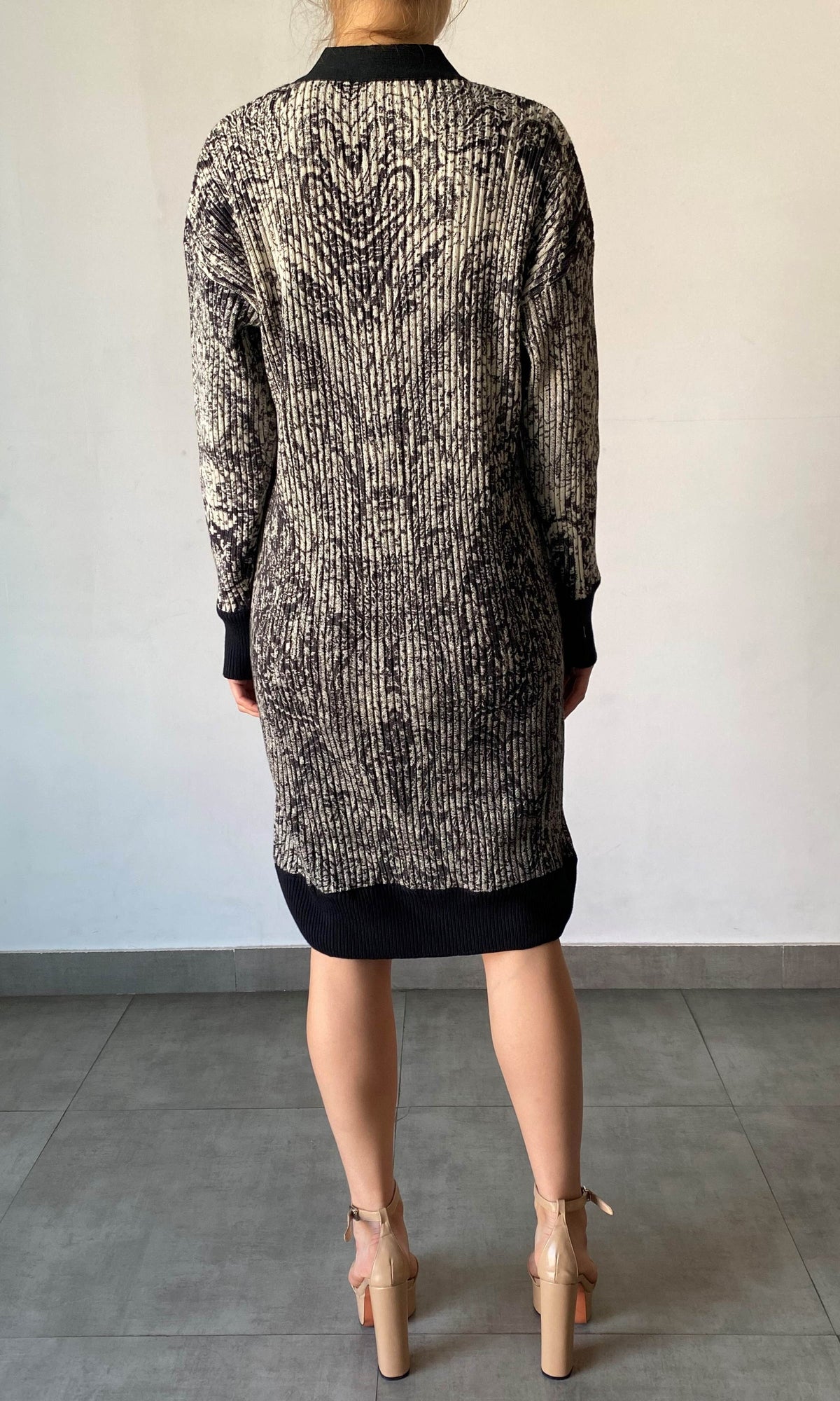 Hemant And Nandita | Ruha Polyester Woolen Knit Long Cardigan | Black/White