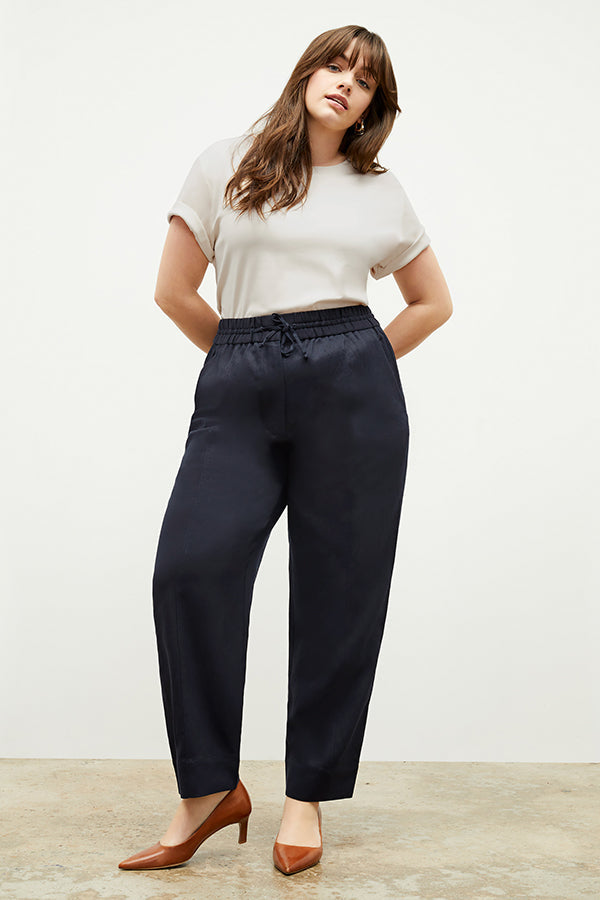 Front image of a woman wearing the Shane Pant - Everyday Twill in Night | Exclude