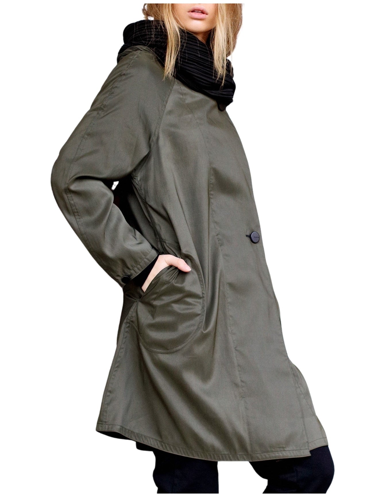 Mycra Pac | Women | Reversible Raincoat With Signature Pleated Hood | Army/Black