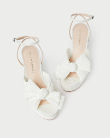 Color: White/Cream