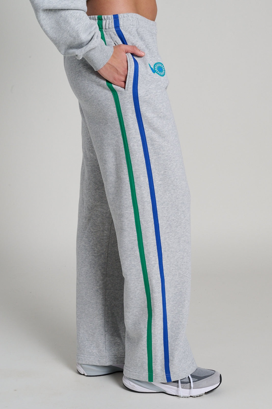 The Mayfair Group | On Soul Time Classic Sweatpant | Grey