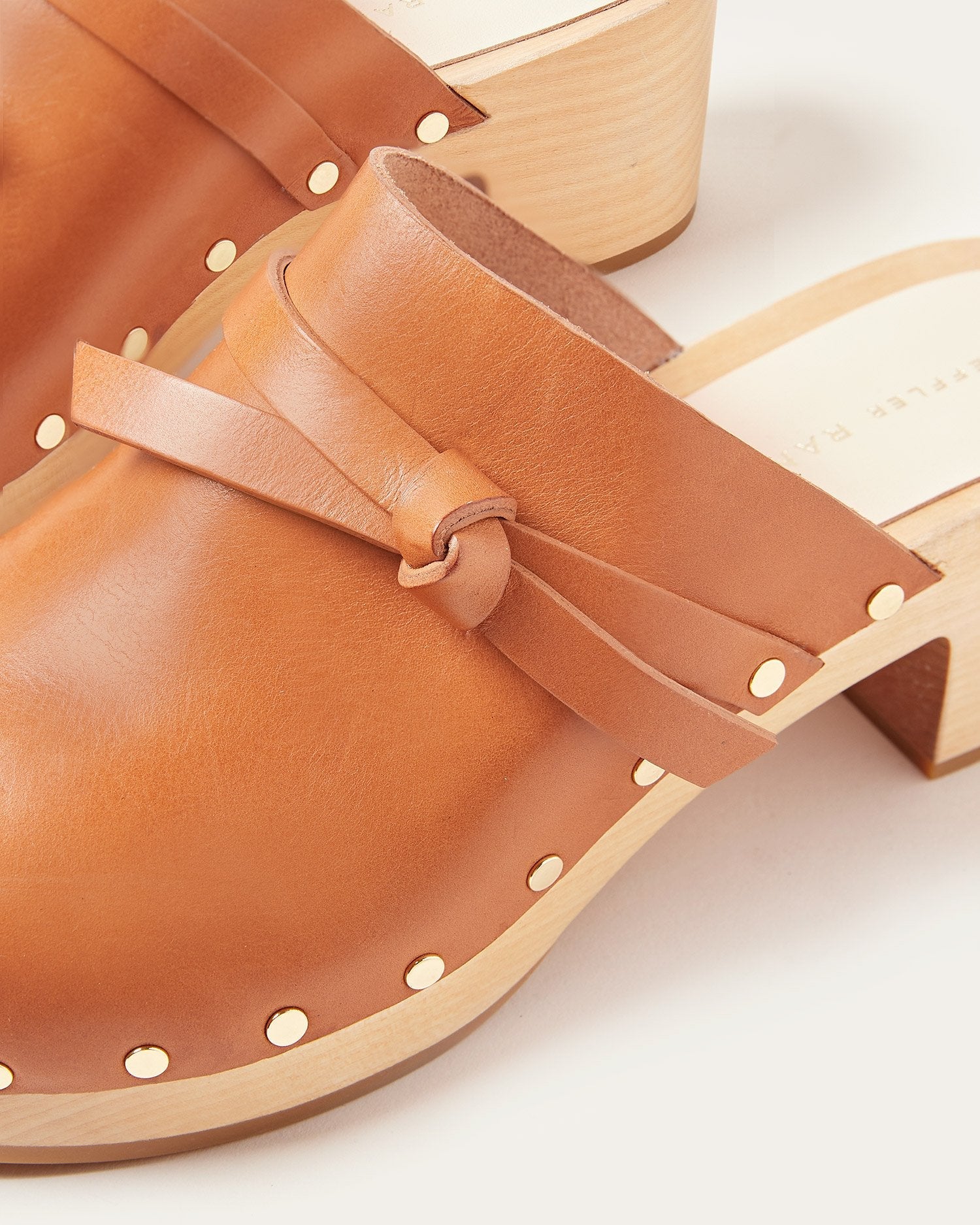 Color: Cognac