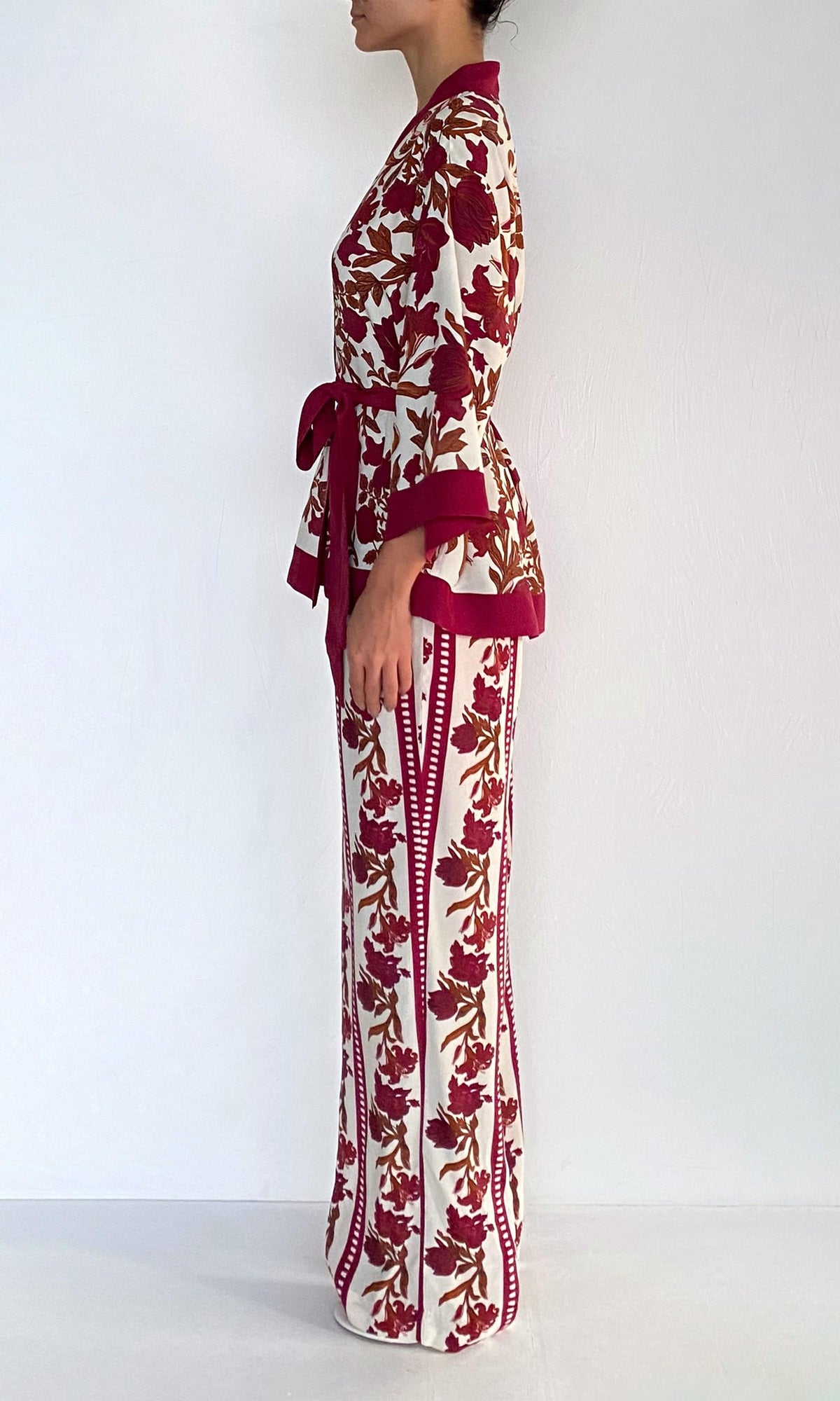 Rococo Sand | Maia Viscose Heavy Crepe Robe | Ivory Burgundy