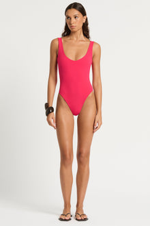 Lucia One Piece | Sienna/Scarlet