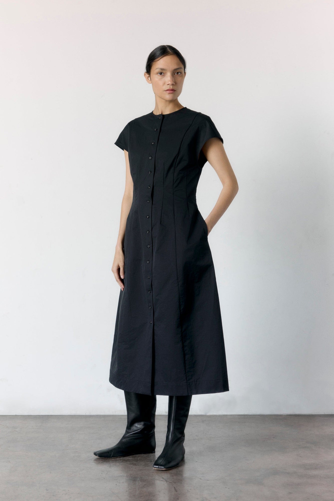 Charlotte | Zarine Sculpted Button Dress in Size Small