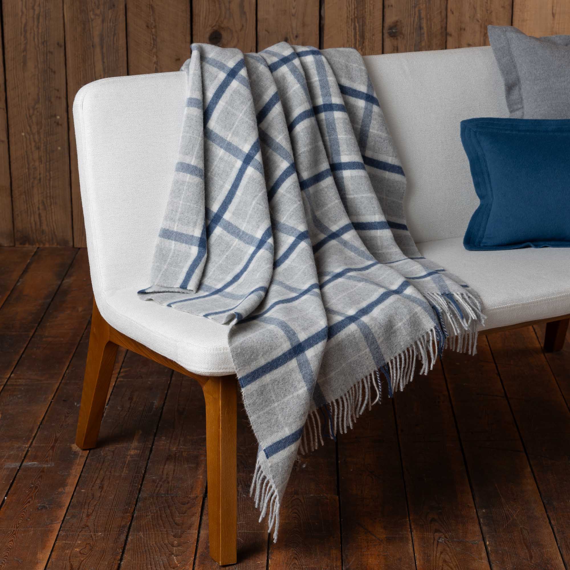 Wellington Throw | Carbon / English Manor