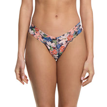 Signature Lace Low Rise Thong | Wonderous (Black)